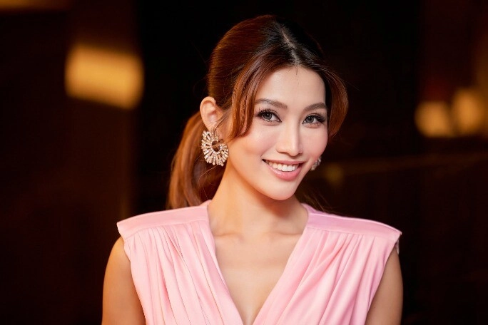 Á hậu học giỏi có trình ielts 80 đăng quang chưa bao lâu liền công khai dao kéo nay 24 tuổi mắc bệnh suýt bị liệt - 4