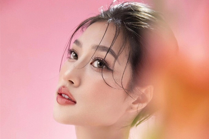 Á hậu việt duy nhất có màn ứng xử hay nhất thế giới bị tuột bikini ngay trên sóng truyền hình lấy chồng có gia thế khủng - 2