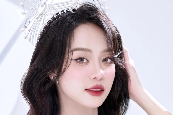 Á hậu việt duy nhất có màn ứng xử hay nhất thế giới bị tuột bikini ngay trên sóng truyền hình lấy chồng có gia thế khủng - 3