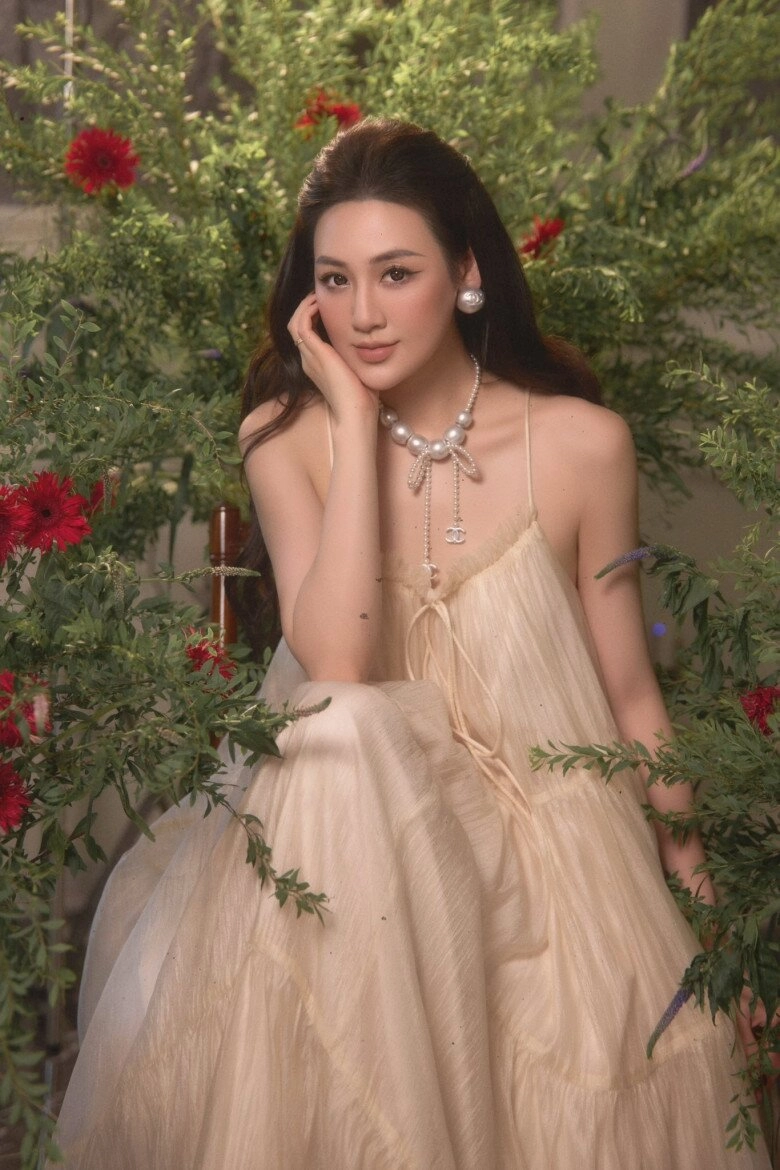 Á hậu việt nam sinh 2 con vẫn đẹp khó tin thay đổi một điểm đến vợ nsnd công lý cũng phải khen - 3