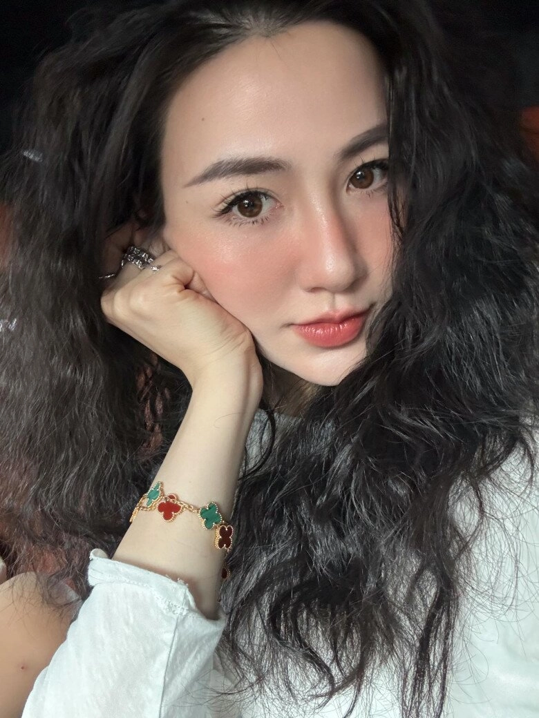 Á hậu việt nam sinh 2 con vẫn đẹp khó tin thay đổi một điểm đến vợ nsnd công lý cũng phải khen - 4