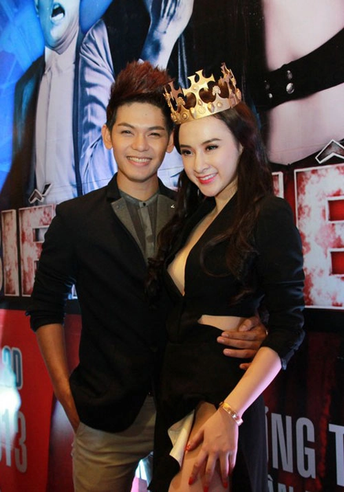 Angela phương trinh mặc váy xẻ hiểm hóc - 4