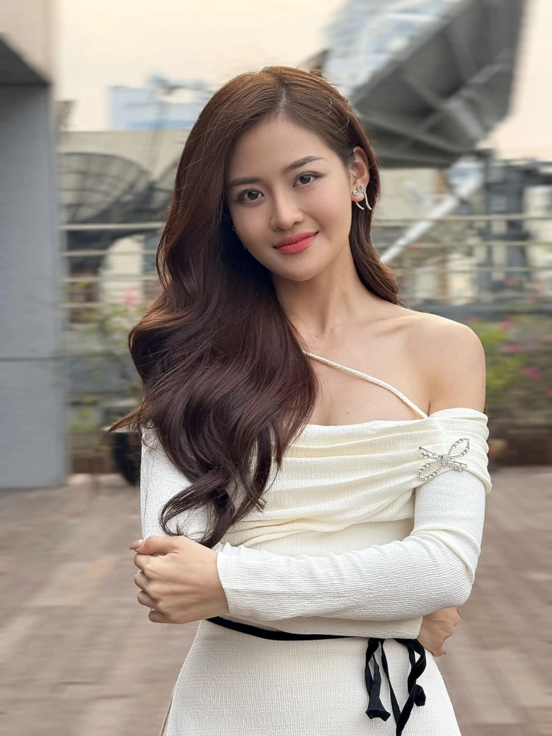 bạn gái mạnh trường hiếm hoi khoe nhan sắc mẹ ruột trẻ đẹp như chị em sinh đôi khiến con gái cũng phải xách dép - 6