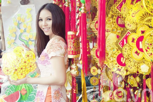 Bản sao jennifer phạm diện áo dài du xuân - 1