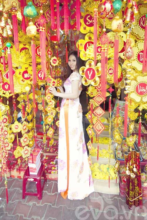 Bản sao jennifer phạm diện áo dài du xuân - 4