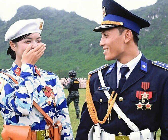 báu vật nhan sắc quốc gia năm 2025 nam thần quân đội hút 2 tỷ lượt xem cặp đôi hậu duệ mặt trời gây sốt - 7