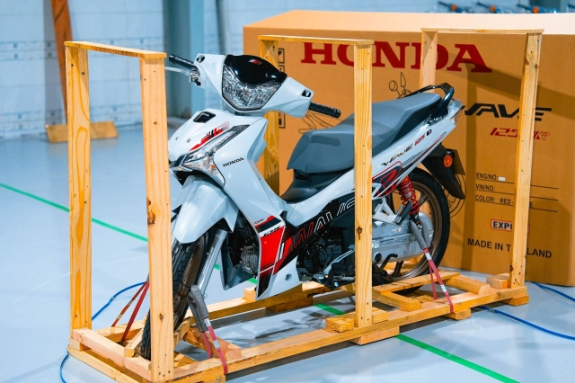 Cận cảnh chi tiết honda wave 125 r special edition profender vừa được nhập về nước ta - 5