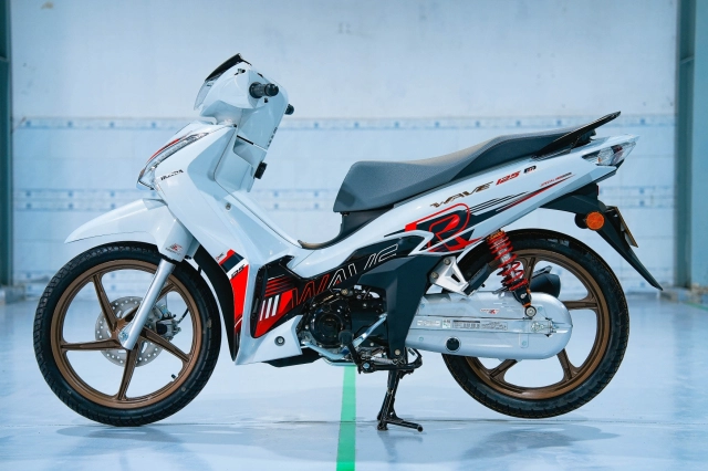Cận cảnh chi tiết honda wave 125 r special edition profender vừa được nhập về nước ta - 6