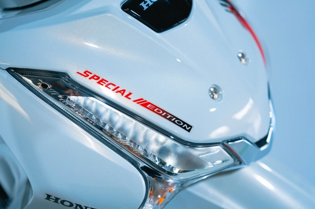 Cận cảnh chi tiết honda wave 125 r special edition profender vừa được nhập về nước ta - 8