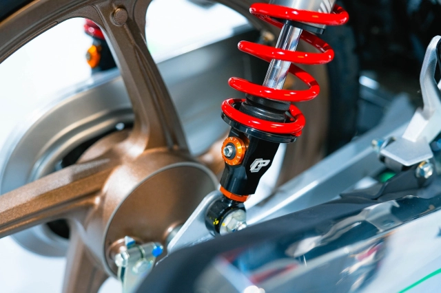 Cận cảnh chi tiết honda wave 125 r special edition profender vừa được nhập về nước ta - 18