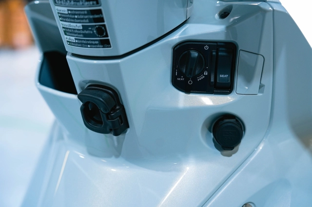 Cận cảnh chi tiết honda wave 125 r special edition profender vừa được nhập về nước ta - 22