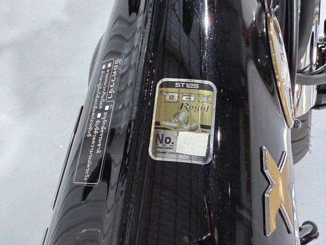 Cận cảnh phiên bản đặc biệt honda dax royal vừa cập bến thị trường việt nam với số lượng cực ít - 8