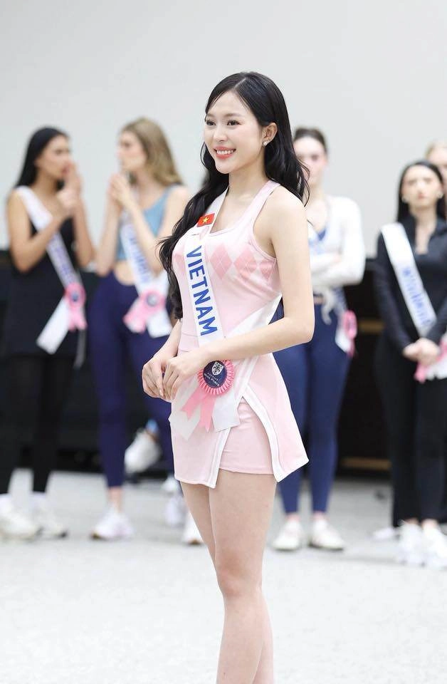 chiếc áo quá rộng với kiều duy tại miss international 2025 - 5