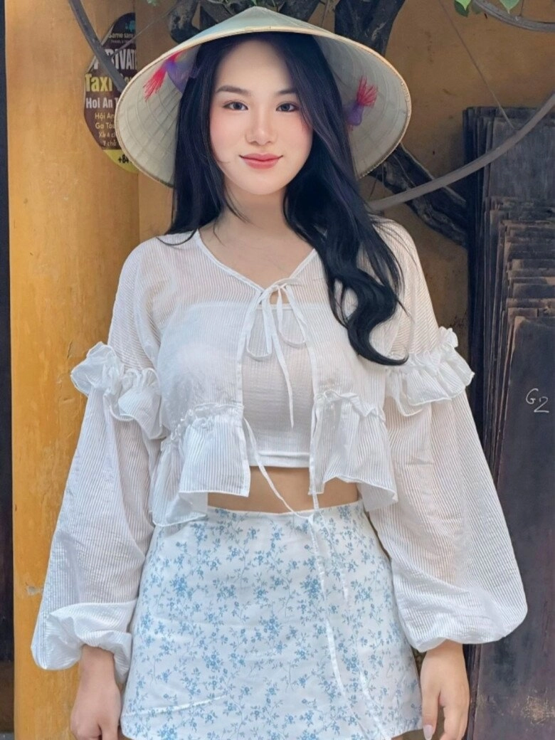 Con gái đại gia ngành nhựa có mẹ là á hậu xưa mũm mĩm nay tuổi 23 chân dài như sếu có điểm đẹp lấn át mẹ - 10