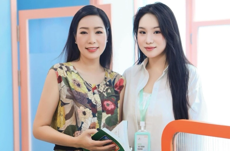 Con gái đại gia ngành nhựa có mẹ là á hậu xưa mũm mĩm nay tuổi 23 chân dài như sếu có điểm đẹp lấn át mẹ - 12