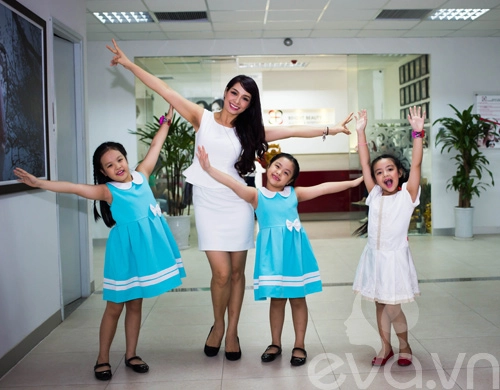 Con gái thúy hằng thúy hạnh tự tin trên sàn catwalk - 6