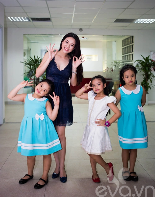 Con gái thúy hằng thúy hạnh tự tin trên sàn catwalk - 8