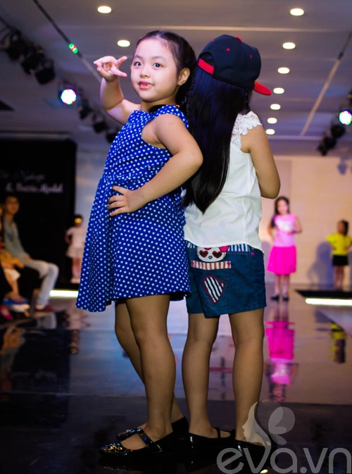 Con gái thúy hằng thúy hạnh tự tin trên sàn catwalk - 11