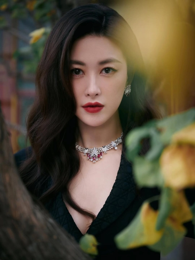 công chúa bắc kinh chu châu giữ dáng thon gọn ở tuổi 41 - 1