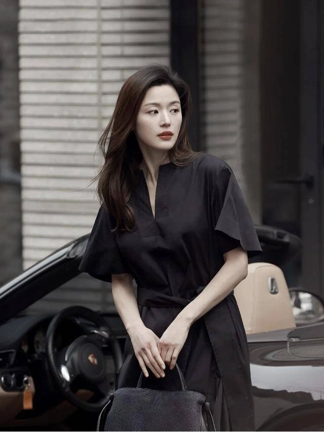 Cùng kiểu mặt sao người khác cắt mái thì trẻ còn bạn lại già cứ dựa vào điểm này sẽ tôn ngũ quan hài hòa - 16