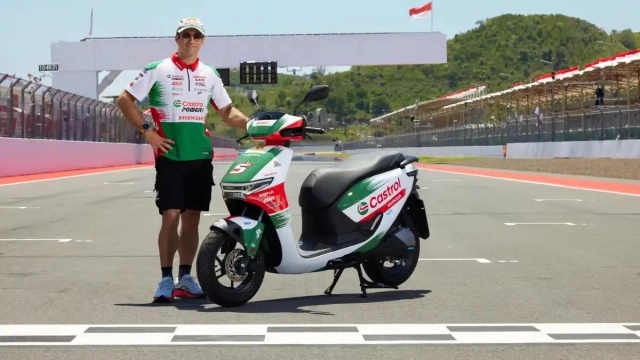 Cuv e với 3 giao diện mới đậm chất racing khi làm xe paddock cho đội đua honda - 3