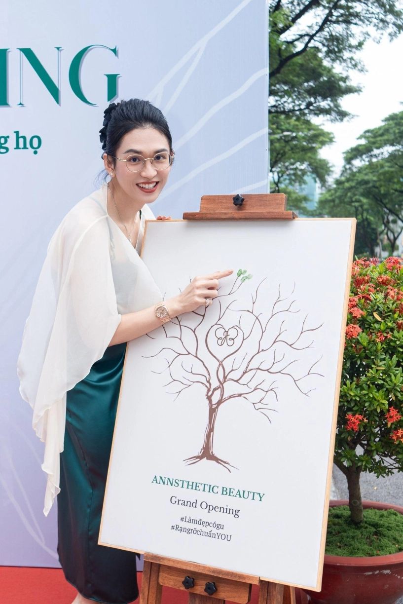 Đặt chữ thị trong triết lý kinh doanh founder một cơ sở làm đẹp thẳng thắn dù phục vụ một khách hàng tôi cũng mang đến sự hài lòng tuyệt đối - 4