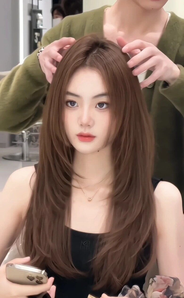 Để tóc rẽ ngôi giữa mà không muốn dừ đây là top 5 kiểu tóc đẹp giúp nàng trông trẻ và sang hơn - 7