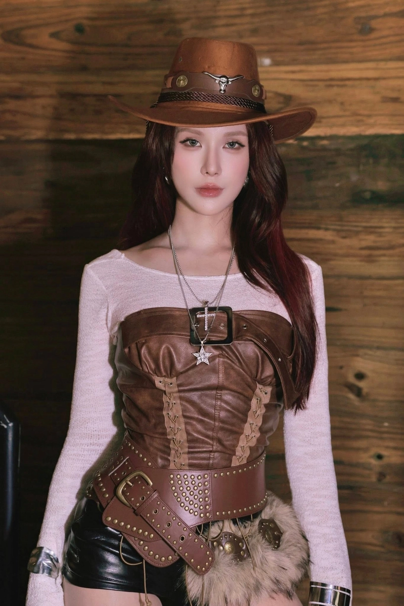 Diệp lâm anh hóa nữ cao bồi đi cưỡi ngựa khoe body nét căng tuổi u40 - 3