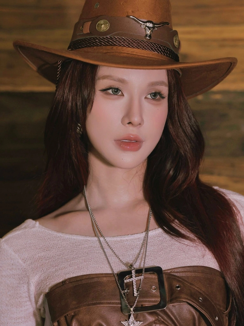 Diệp lâm anh hóa nữ cao bồi đi cưỡi ngựa khoe body nét căng tuổi u40 - 6