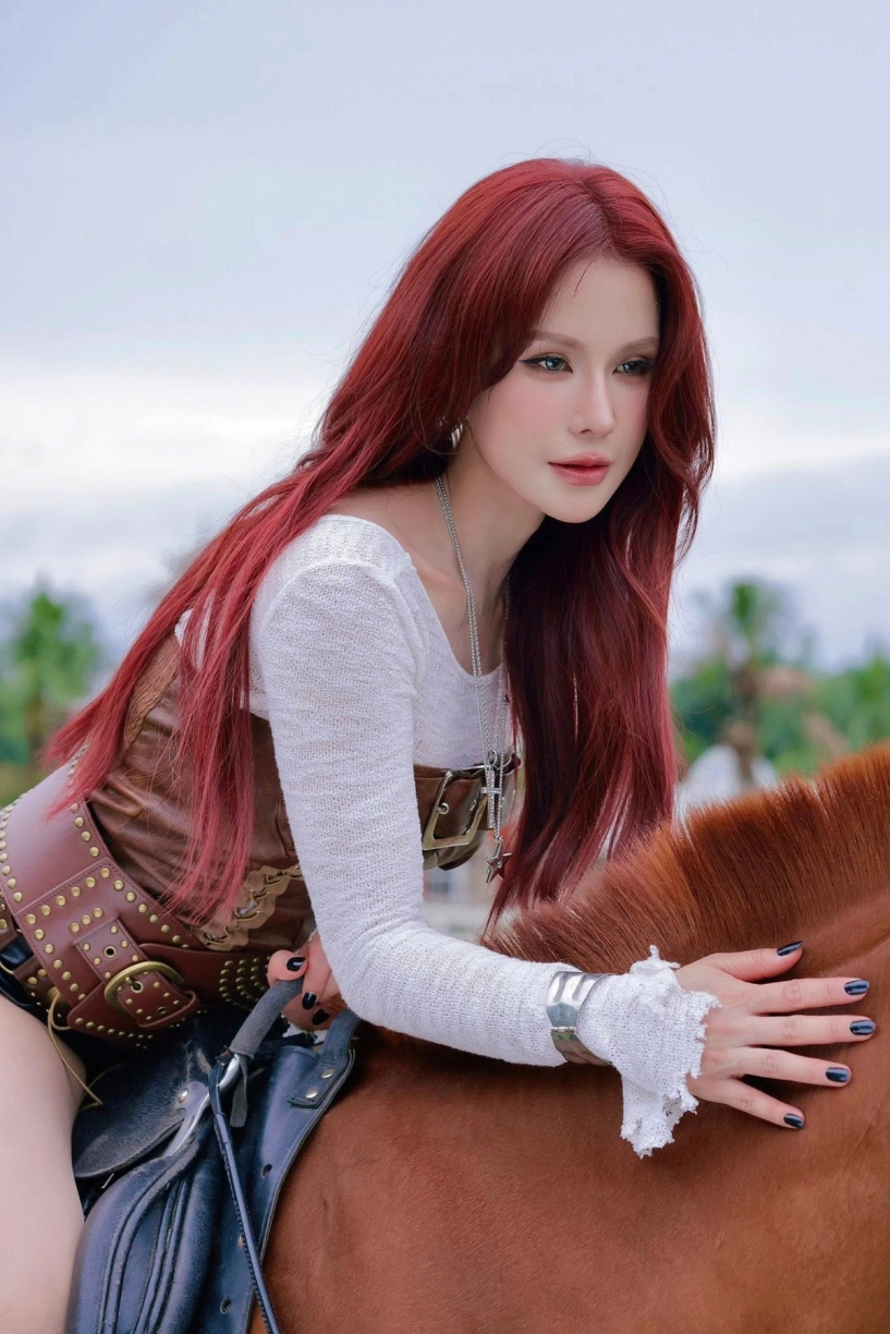 Diệp lâm anh hóa nữ cao bồi đi cưỡi ngựa khoe body nét căng tuổi u40 - 8