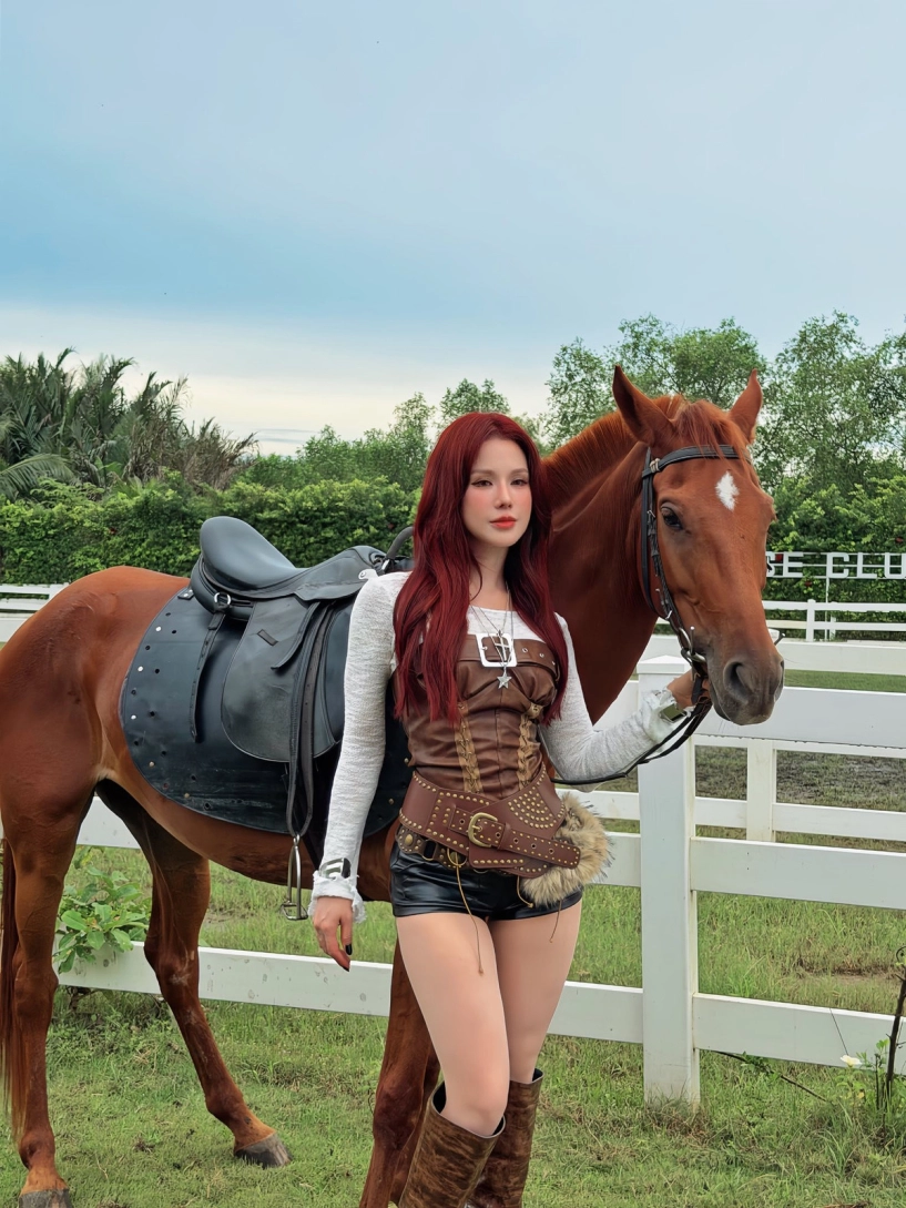 Diệp lâm anh hóa nữ cao bồi đi cưỡi ngựa khoe body nét căng tuổi u40 - 10