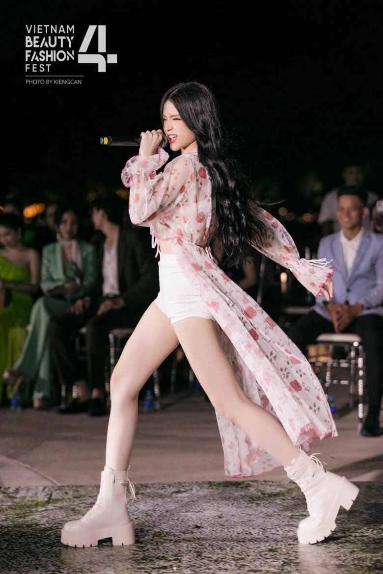 Gái xinh hà nội từng lọt top tìm kiếm google lộ ảnh hẹn hò ở pháp 16 tuổi bị chê chín ép nay thay đổi khó tin - 11