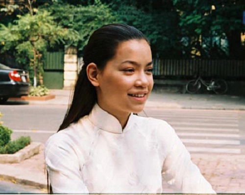 Hà hồ kể chuyện lần đầu đi tắm trắng - 1