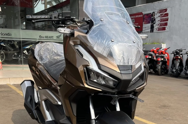 Hình ảnh thực tế của honda adv160 2026 hoàn toàn mới vừa về đến đại lý - đẹp hơn mong đợi - 1
