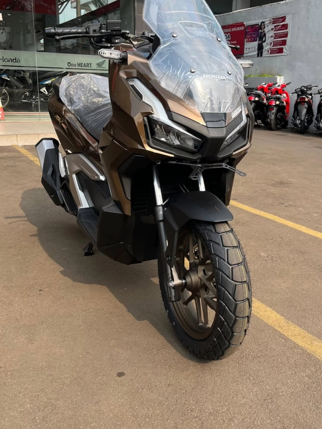 Hình ảnh thực tế của honda adv160 2026 hoàn toàn mới vừa về đến đại lý - đẹp hơn mong đợi - 3
