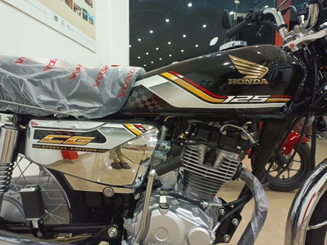 Hình ảnh thực tế của honda cg 125 self start 2026 ở đại lý có giá bán chỉ 235 triệu đồng - 1