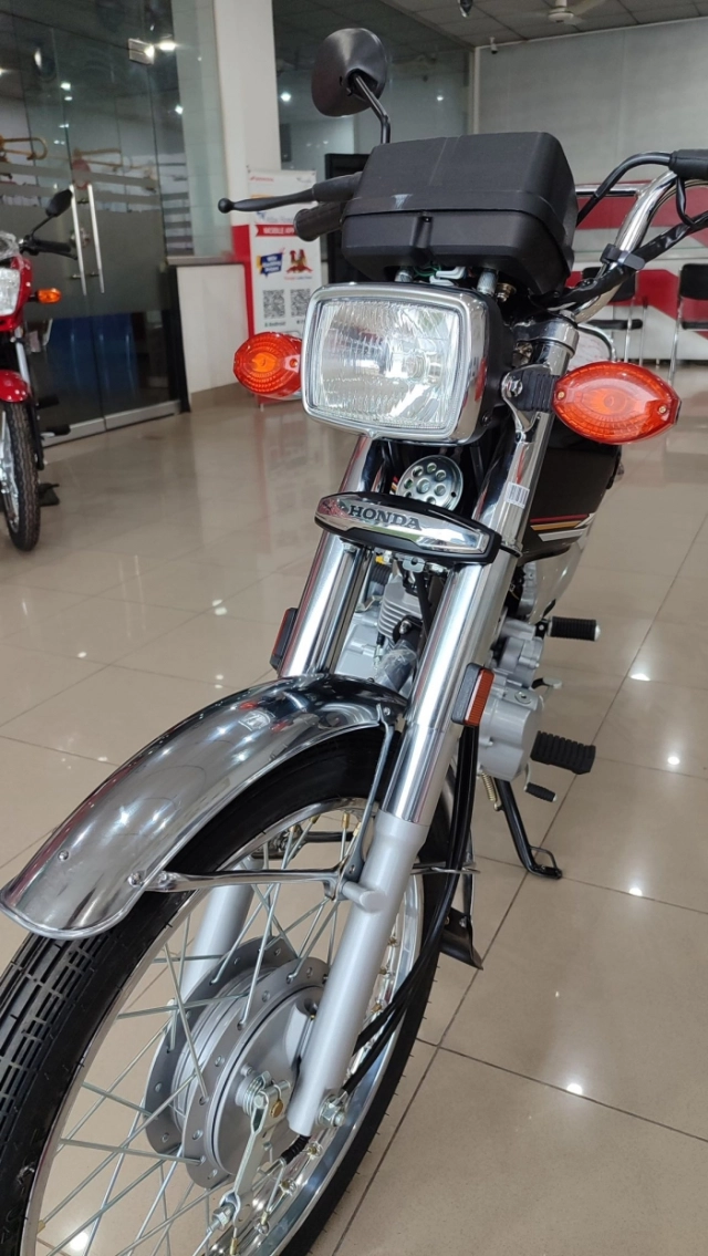 Hình ảnh thực tế của honda cg 125 self start 2026 ở đại lý có giá bán chỉ 235 triệu đồng - 8