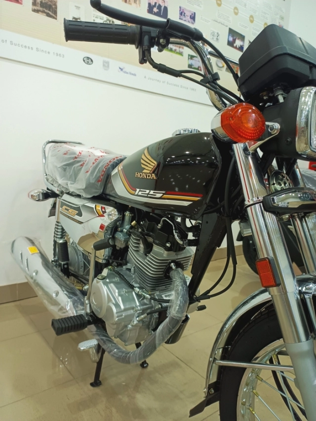 Hình ảnh thực tế của honda cg 125 self start 2026 ở đại lý có giá bán chỉ 235 triệu đồng - 9