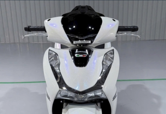 Hình ảnh thực tế của honda sh150i 2025 nhập ý màu trắng pha lê cực đẹp tại việt nam - 1