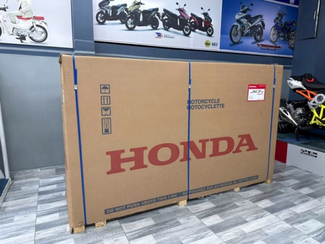 Hình ảnh thực tế của honda sh150i 2025 nhập ý màu trắng pha lê cực đẹp tại việt nam - 3