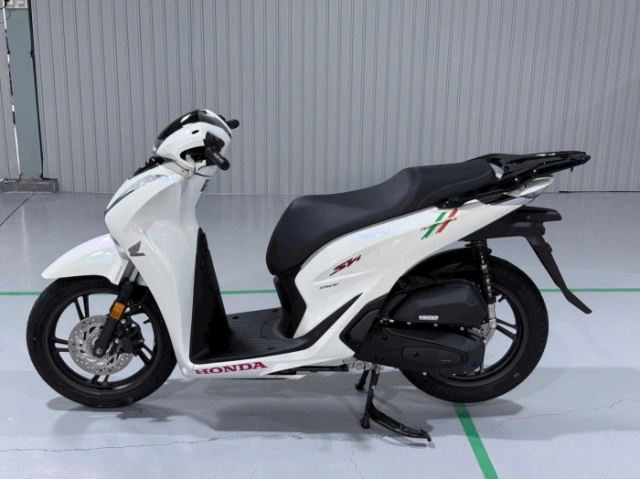 Hình ảnh thực tế của honda sh150i 2025 nhập ý màu trắng pha lê cực đẹp tại việt nam - 9