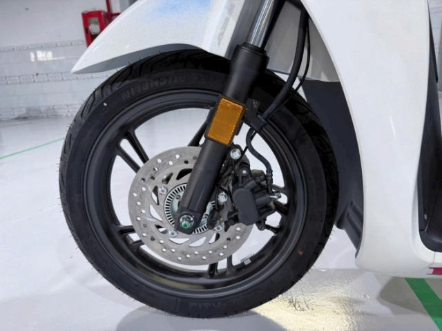 Hình ảnh thực tế của honda sh150i 2025 nhập ý màu trắng pha lê cực đẹp tại việt nam - 10