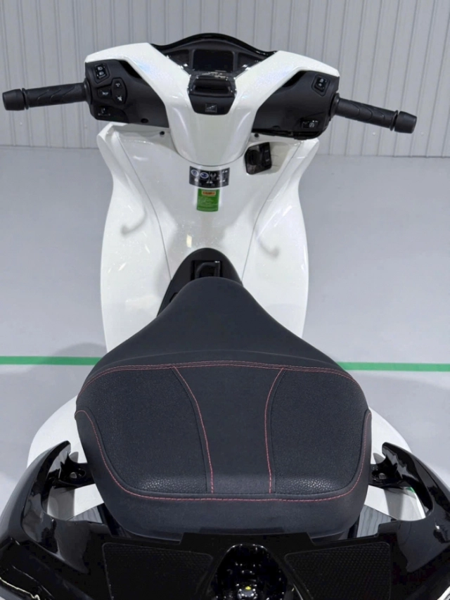 Hình ảnh thực tế của honda sh150i 2025 nhập ý màu trắng pha lê cực đẹp tại việt nam - 11