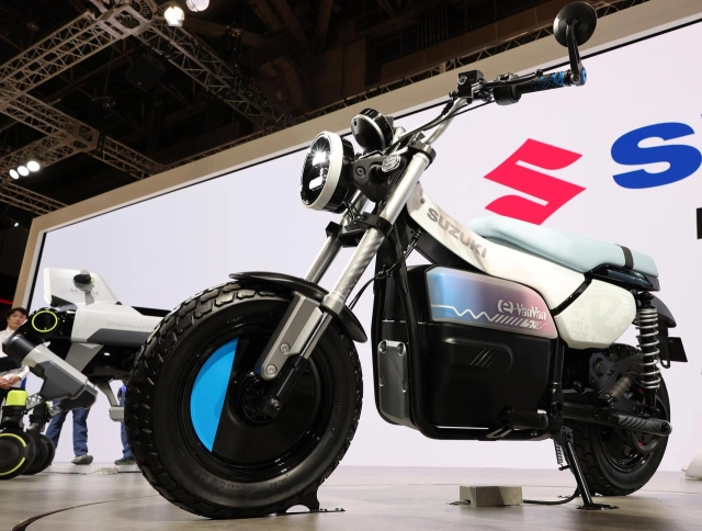 Hình ảnh thực tế của suzuki e-vanvan vừa ra mắt tại jms 2025 - chiếc minibike điện rất đáng chơi - 1