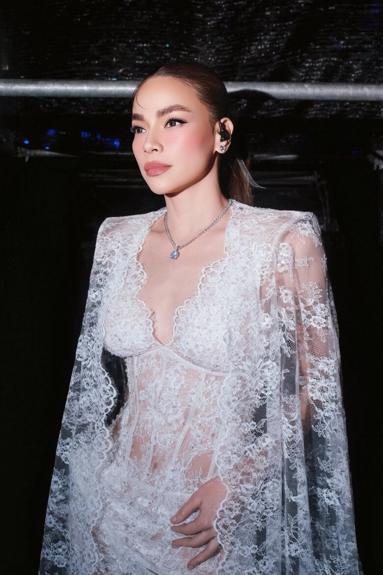 Hồ ngọc hà mặc mỏng tang khoe cặp kiếm nhật đẹp mướt mắt để lộ một điểm khiến dân tình trầm trồ - 4