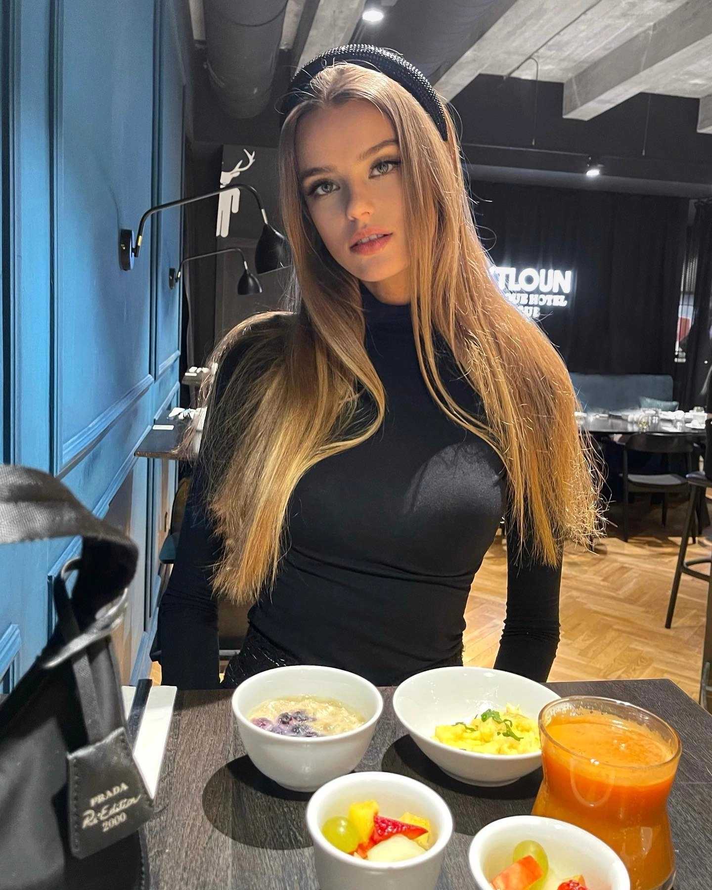 hoa hậu đẹp nhất thế giới eo nuột nà sau 2 tháng sinh con chăm ăn bữa sáng từ 3 nguyên liệu đầy ắp collagen - 4