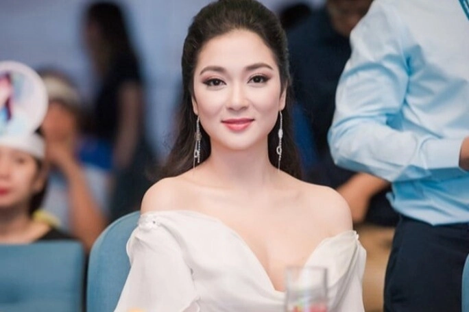 Hoa hậu việt từng bị cấm diễn vì gian dối để thi miss universe sở hữu nhan sắc nhất nhì châu á giờ ở trời tây làm phun xăm - 4