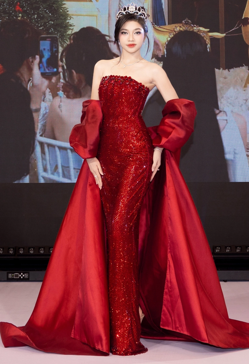 Hoa hậu ý nhi lộ nhan sắc thật ngày cuối nhiệm kỳ đi làm thêm ở úc tiết kiệm 30 triệu đồngtháng - 4