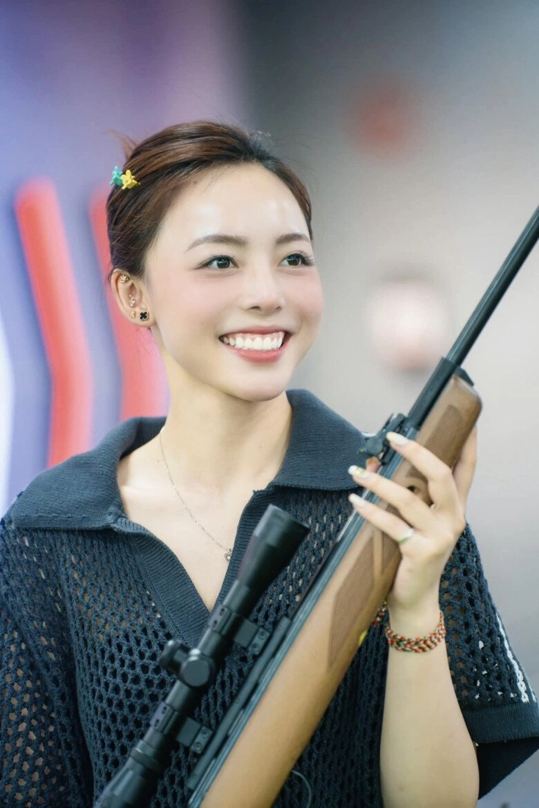 hoa khôi bắn súng 2k4 mang hàm thượng úy gây bất ngờ với diện mạo đời thường đẹp như hoa hậu chân dài chuẩn mẫu - 7