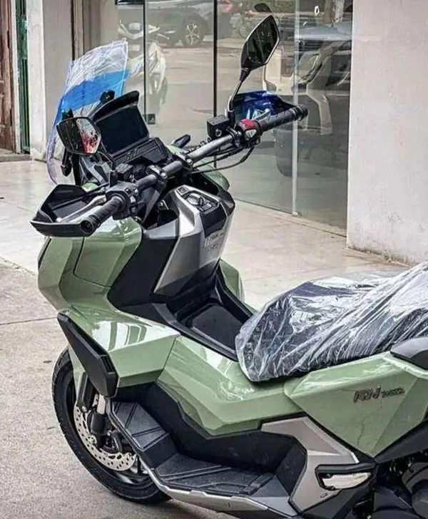 Honda adv350 trình làng phiên bản màu xanh bơ mới giống winner r vừa ra mắt ở nước ta - 9